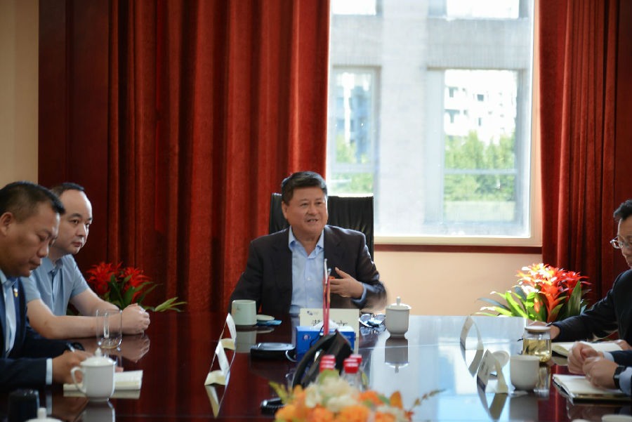 金百利真人游戏国际控股组织集中收看党的二十大开幕-新闻中心